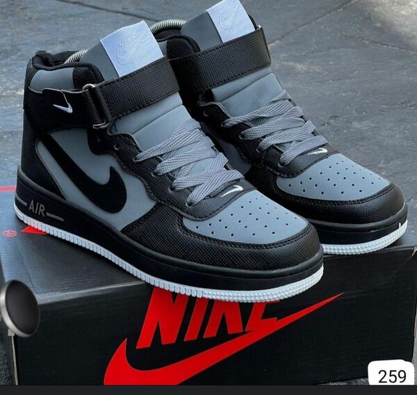 Chaussure NIKE montante