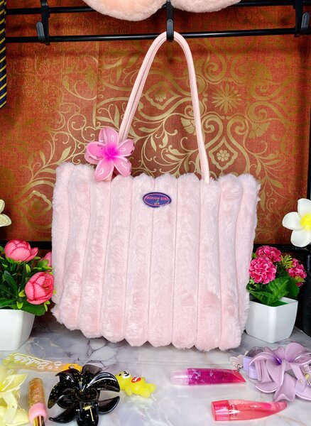 Sac à main en peluche rose