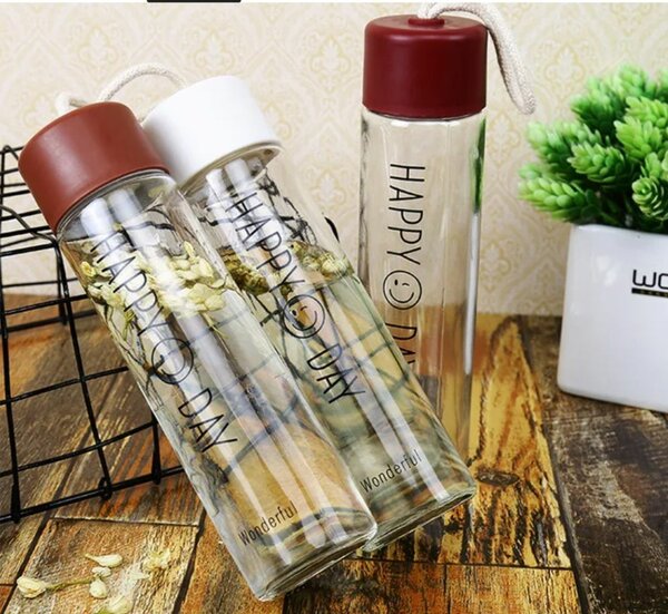 Bouteille d'eau en verre stylée