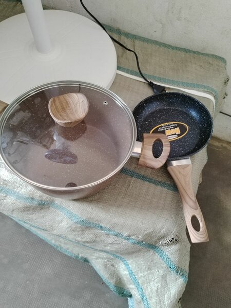 Deux pièces casserole antiadêl