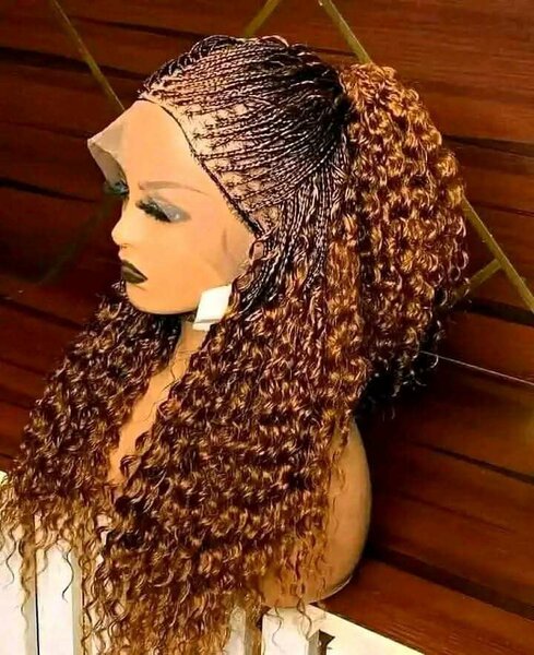 Perruque Tressée Bouclée
