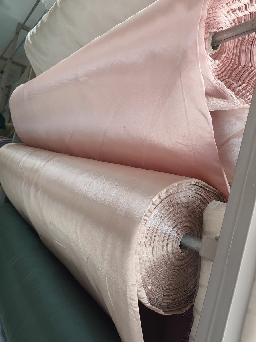 Tissu Satin Doux Rose