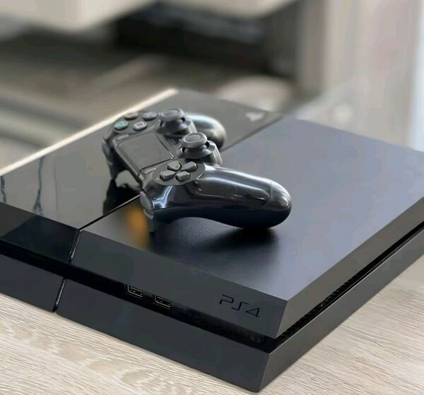 Console PS4 avec manettes