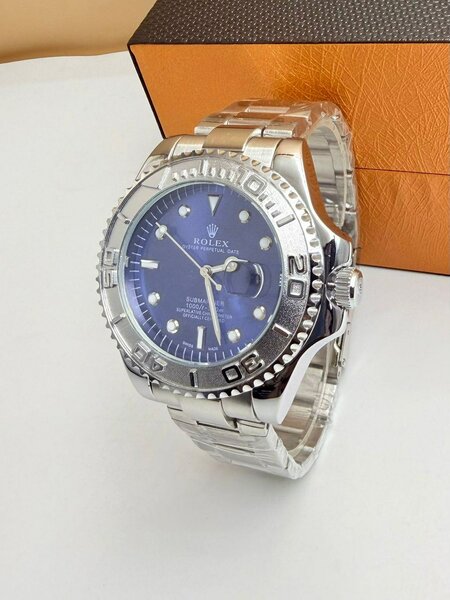 Montre en acier inoxydable de luxe