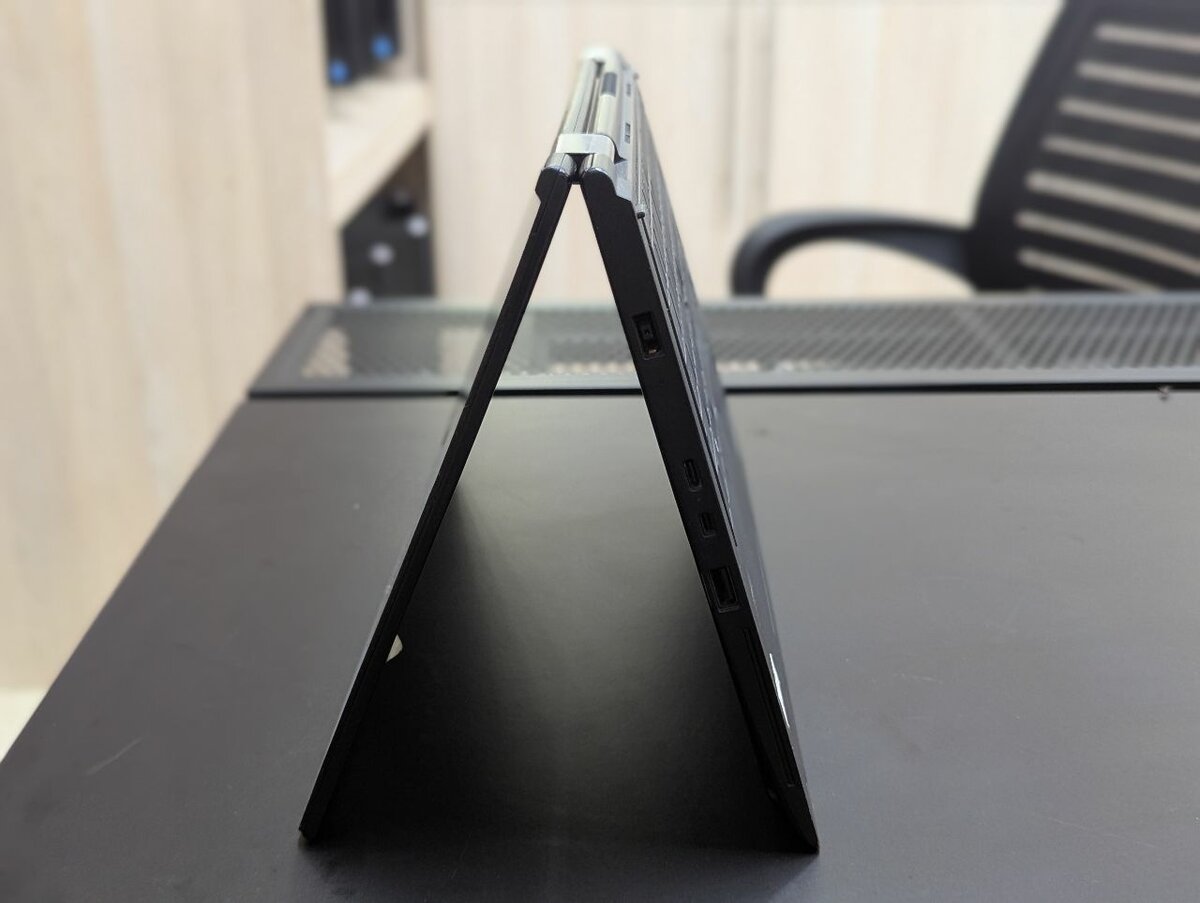 Lenovo ThinkPad Yoga 370 x360 touchscreen core i5 7TH GEN