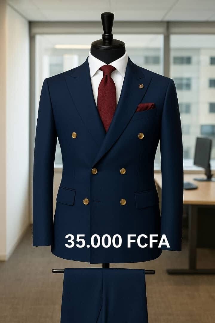 Costume élégant double-breasted