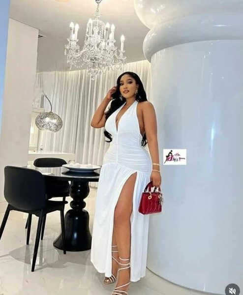 Robe moulante très jolie