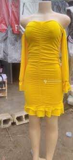 Robe Jaune Épaules Dénudées