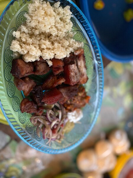 Plat de porc grillé et braisé