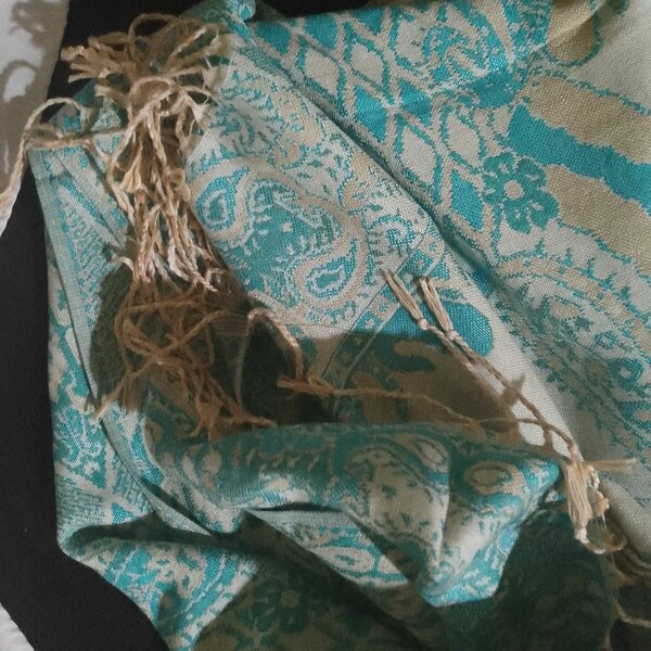 Foulard(2000) et écharpe(3000)