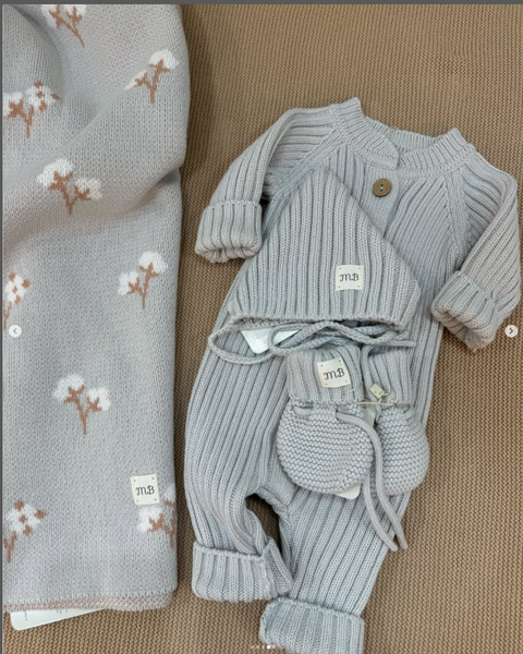 набор одежды из 100% органического хлопка.