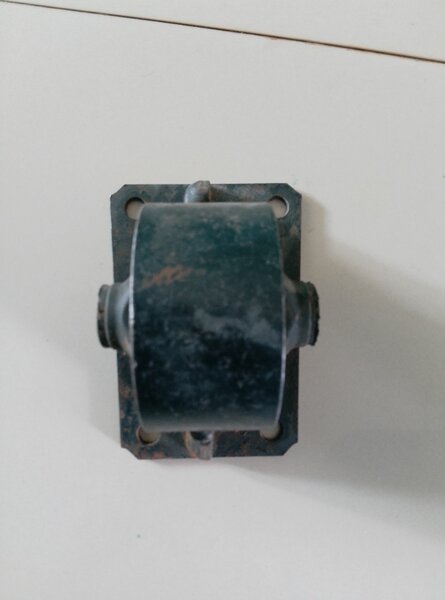 TOYOTA engine Mount