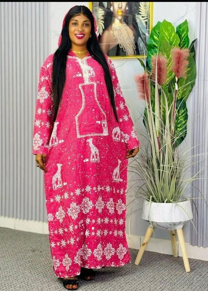 Caftan coloré avec capuche