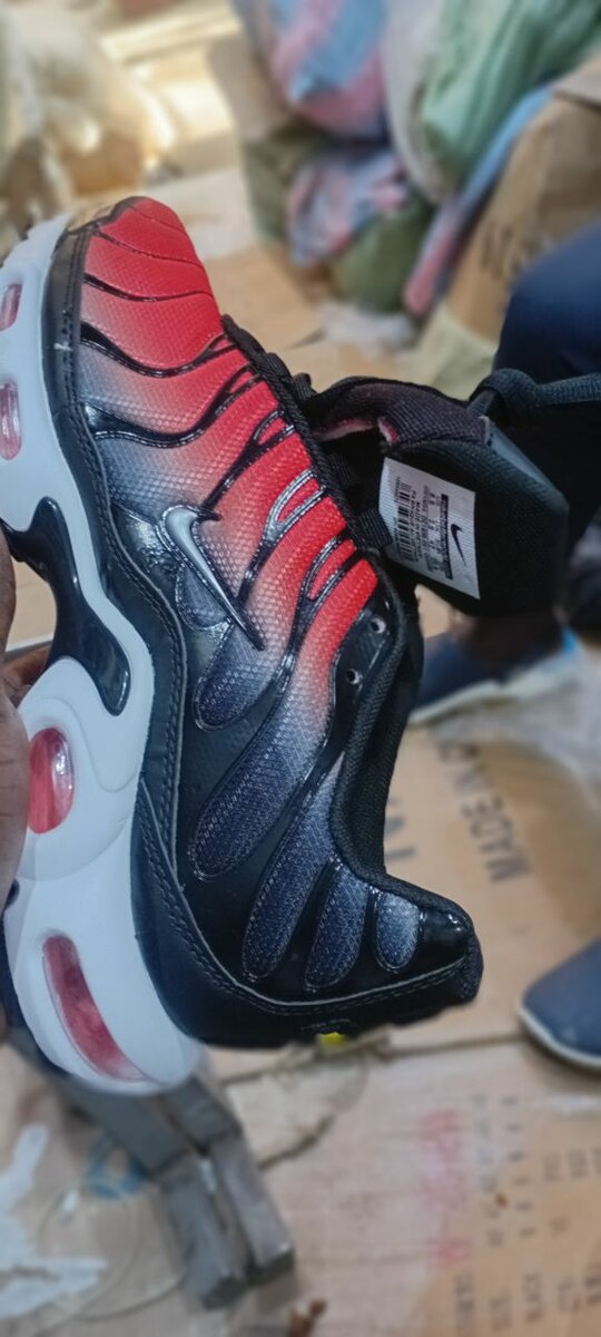 Chaussure Tn Rouge Noires