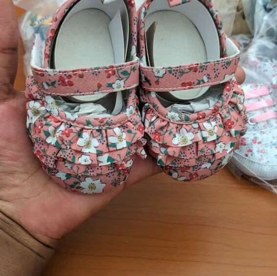 Pink printed sandals for girls