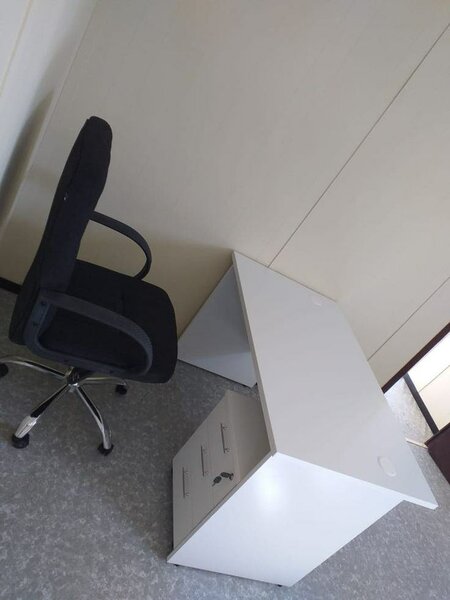 Bureau moderne avec chaise