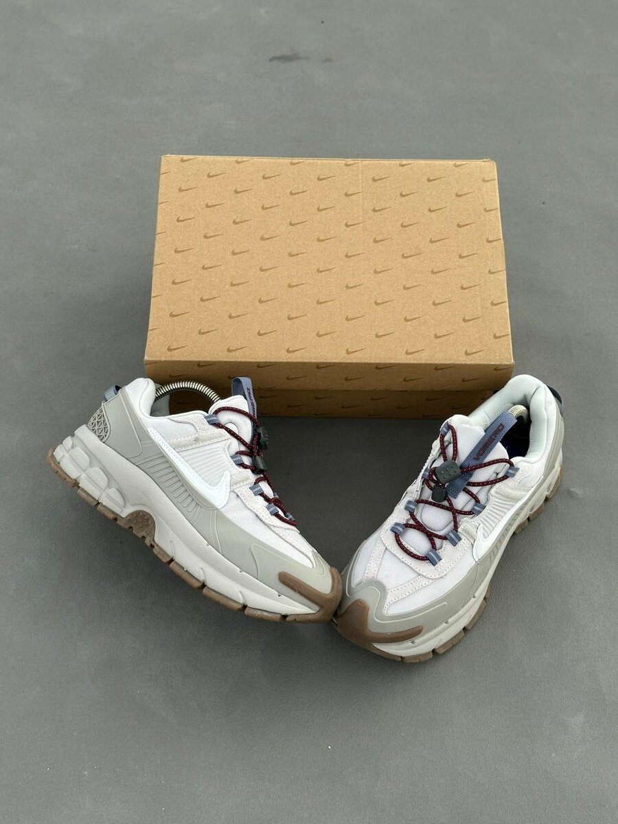 NIKE , Zoom Vomero 5