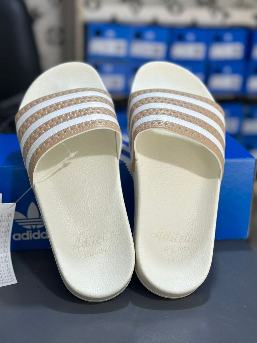 Tongs de piscine confortables