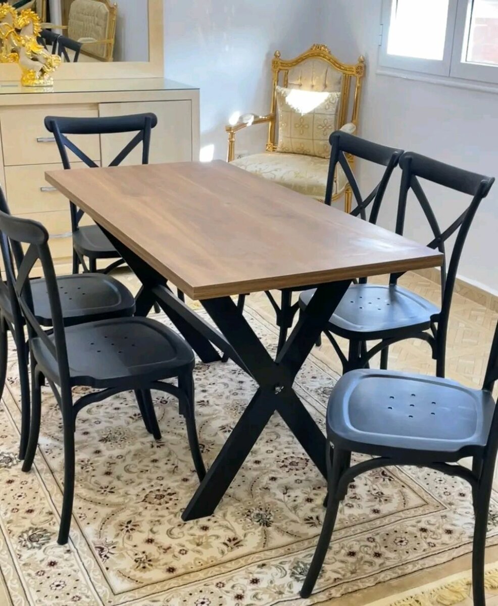 Table et chaises pour salle à manger