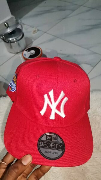Casquette rouge NY