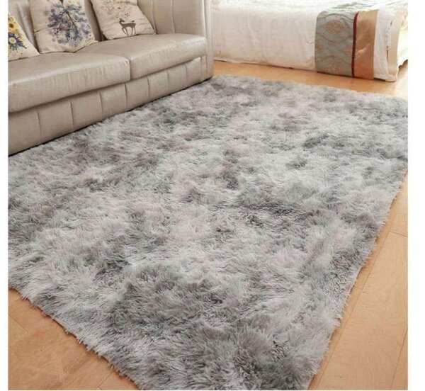 Tapis en peluche gris