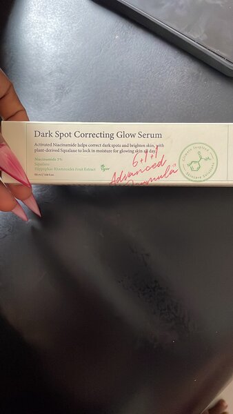 Darkspots correcting glow