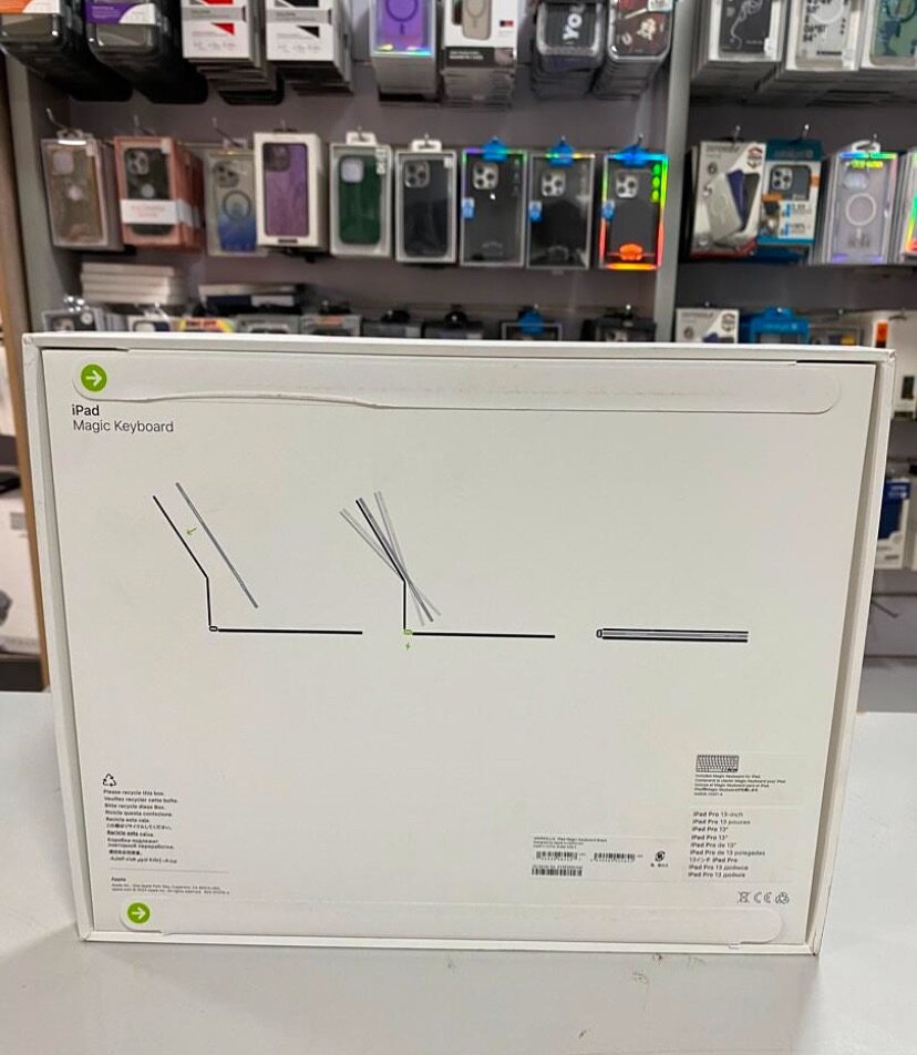 Original Apple iPad m4 keyboard available