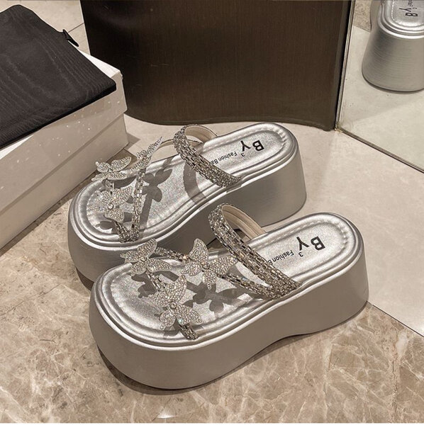 Sandales compensées ornées