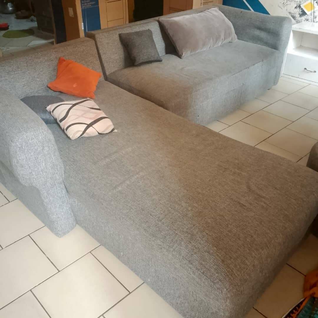 Canapé d'angle gris en tissu