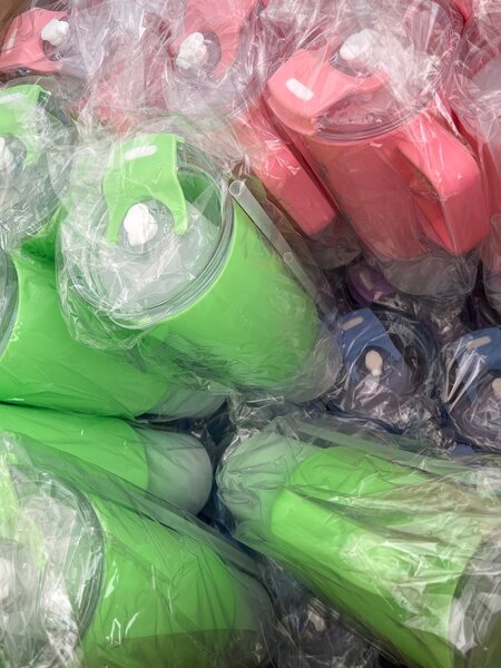 Gourde en plastique colorée