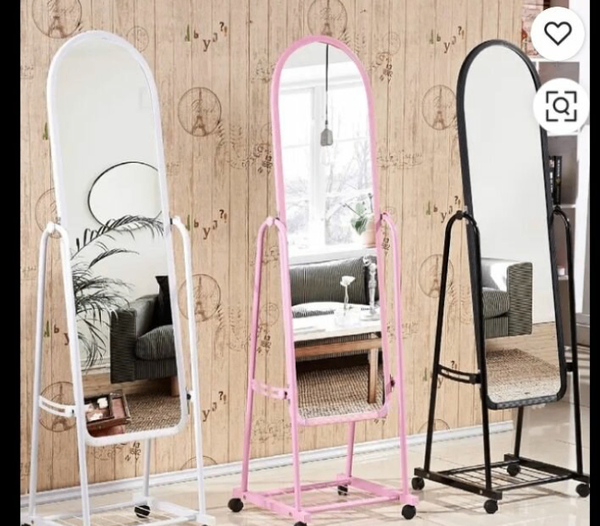 Miroir sur pied élégant