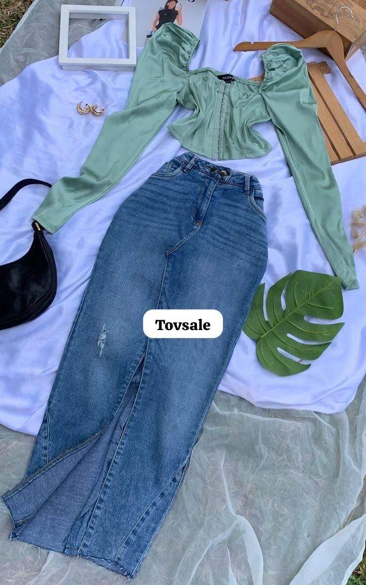 Long denim front slit skirt