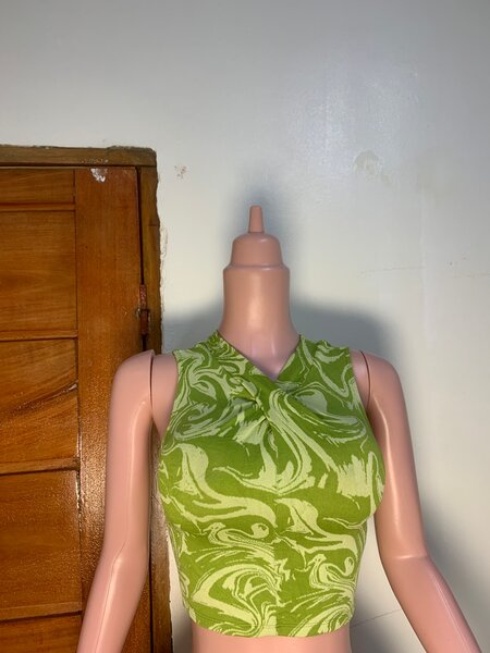 Top court vert à motif