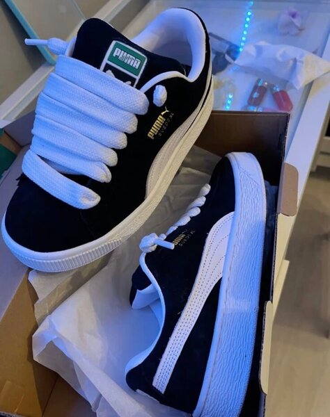 Chaussures Puma noires et blanches