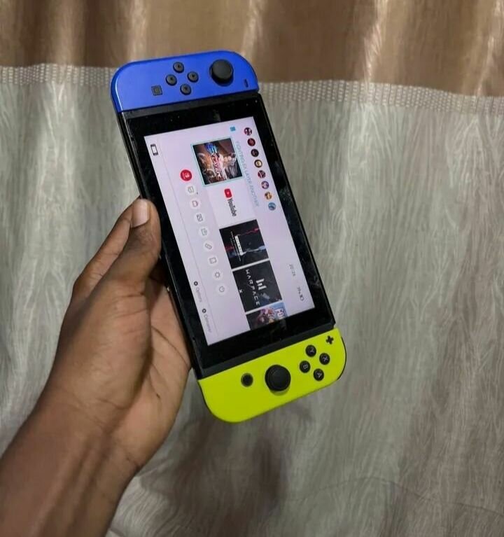 Console Nintendo Switch Lite - Jaune/Blue