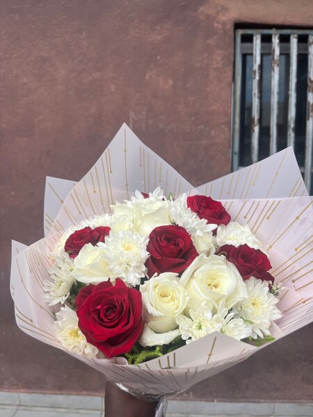 Bouquet de roses et chrysanthèmes