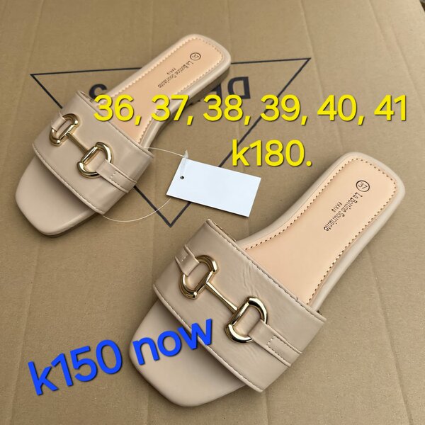 Beige patent leather flip-slops with gold hardware