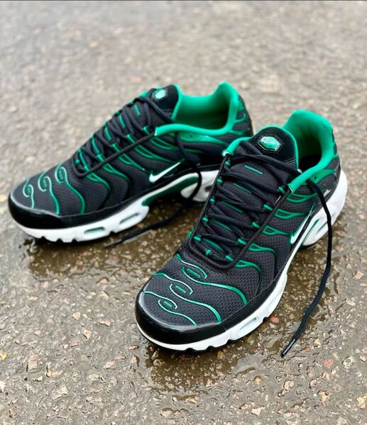 Chaussures Nike noires et vertes pour homme