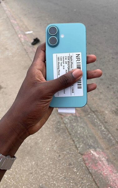 iPhone 16 bleu 128BG