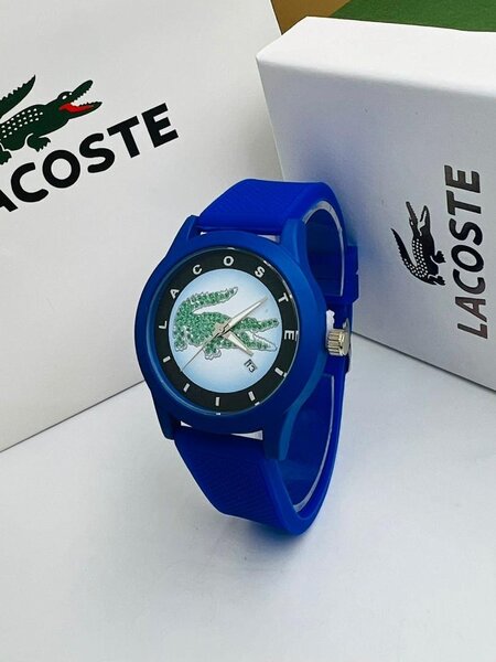 Montre bleue Lacoste élégante