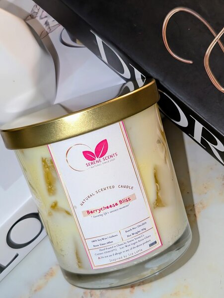 HANDMADE SCENTED CANDLE (BERRYCHEESE BLISS CANDLE) (300g)