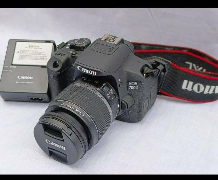 Appareil photo Canon EOS 700D