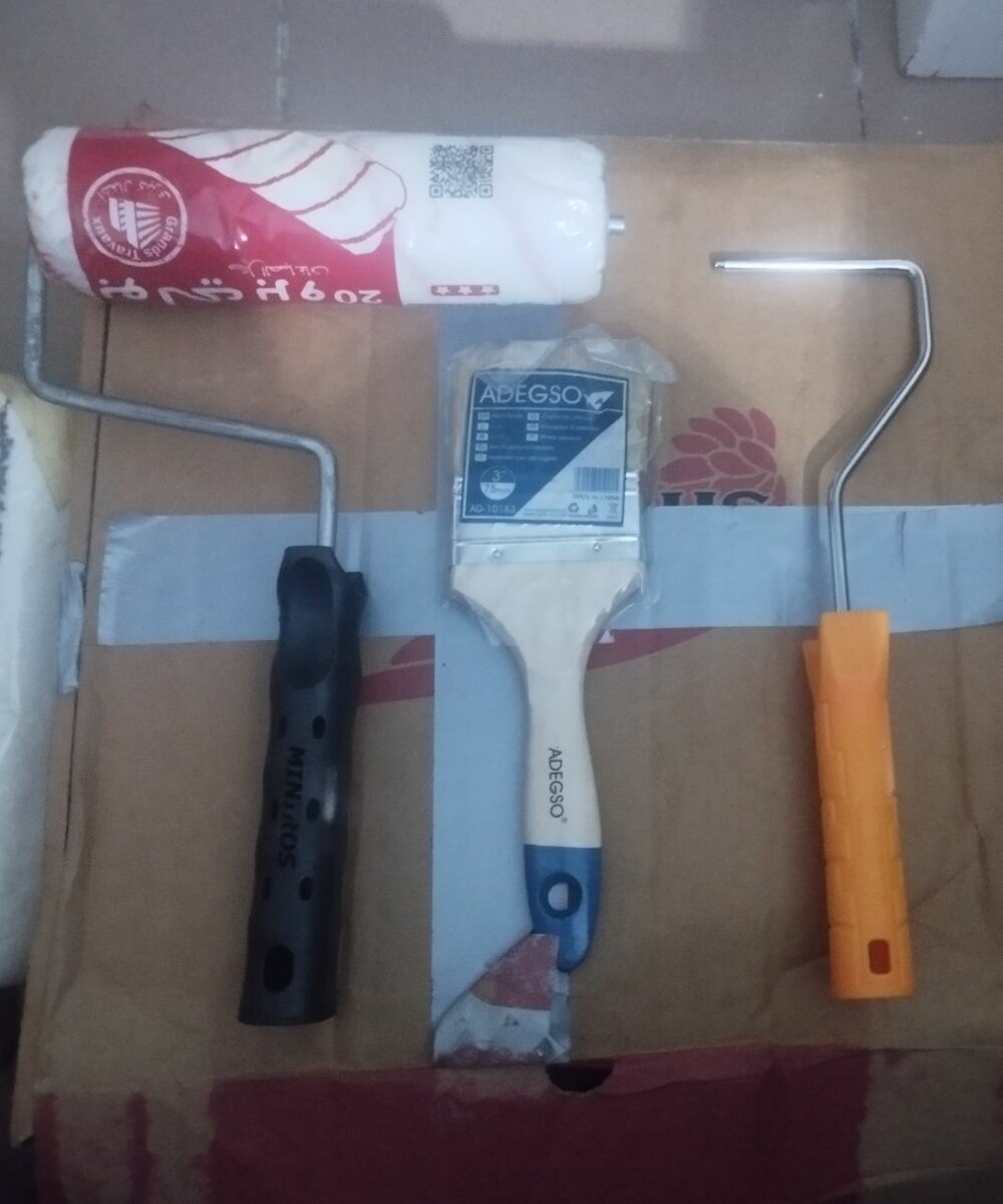 Lot de pinceaux et rouleaux