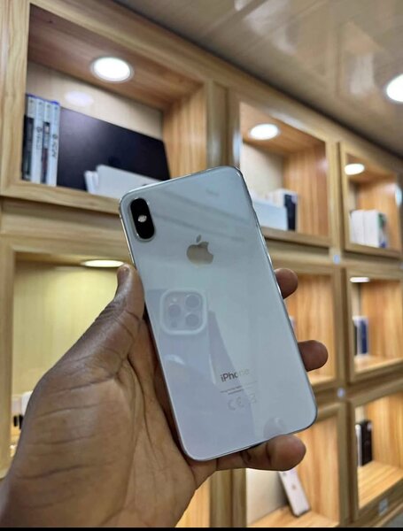 iPhone X en argent - 64GB