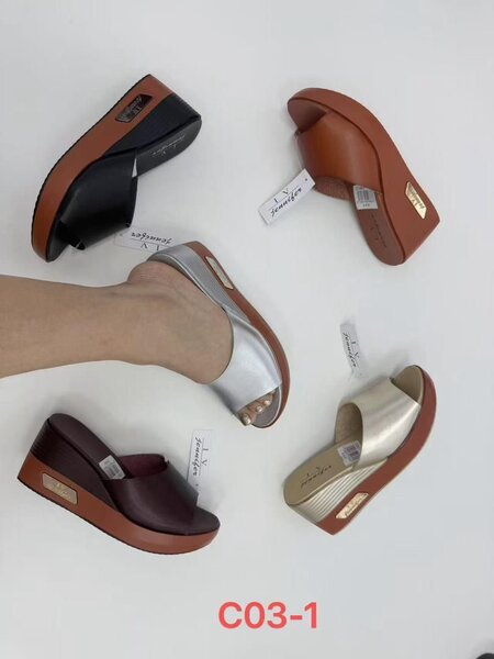 Sandales à talon plat en cuir