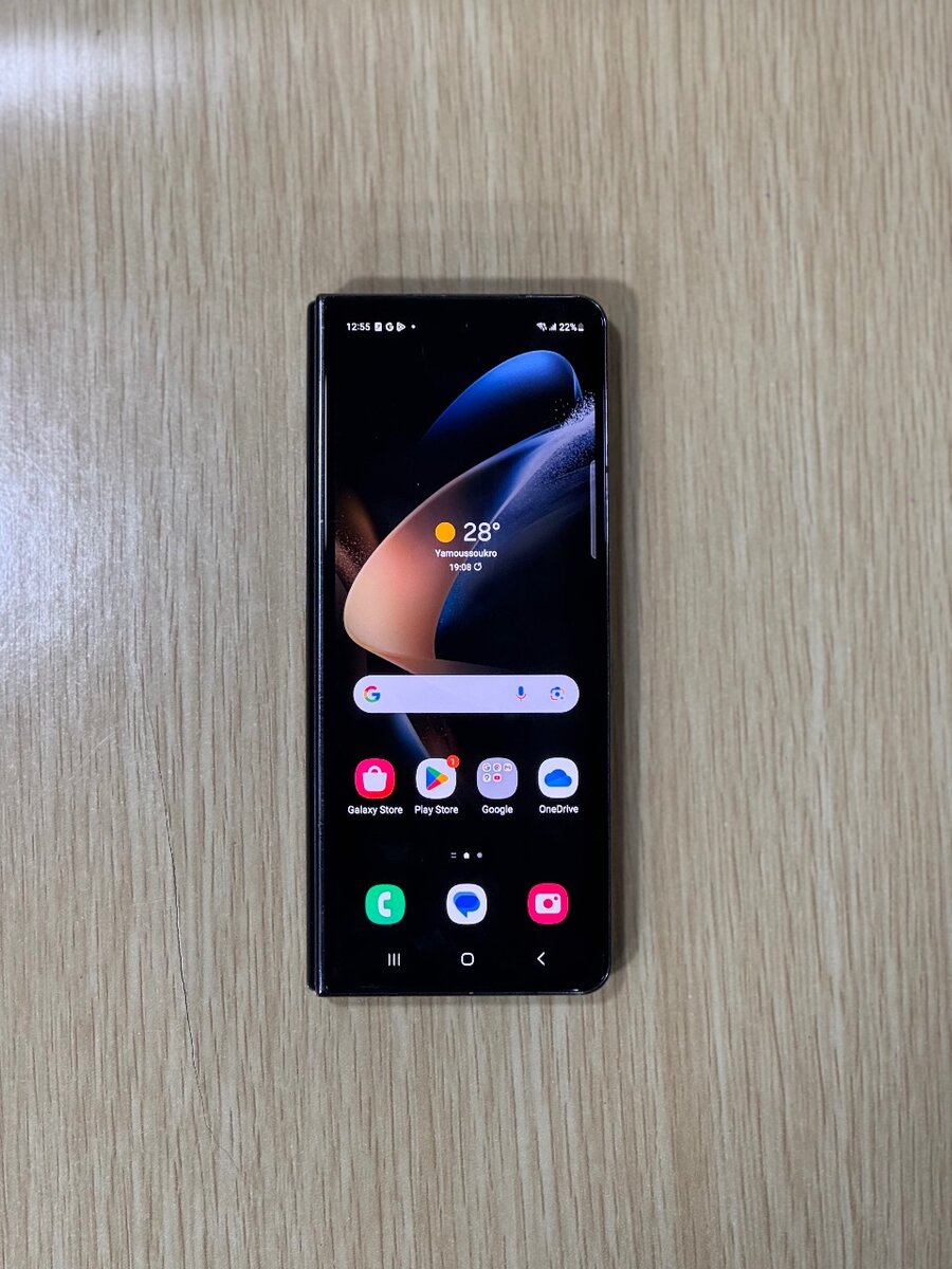 - Samsung Galaxy Z-Fold 4