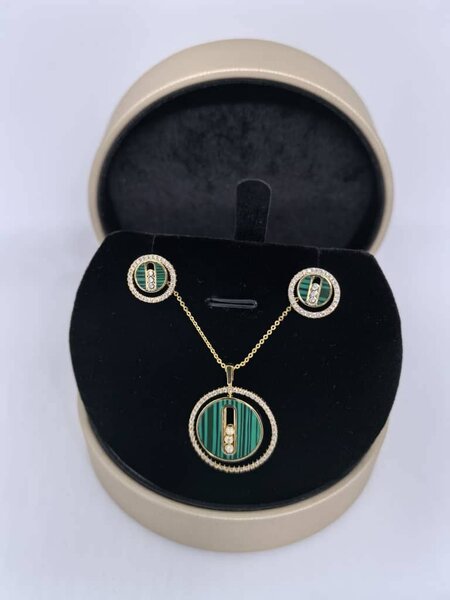 Des ensembles plaqué