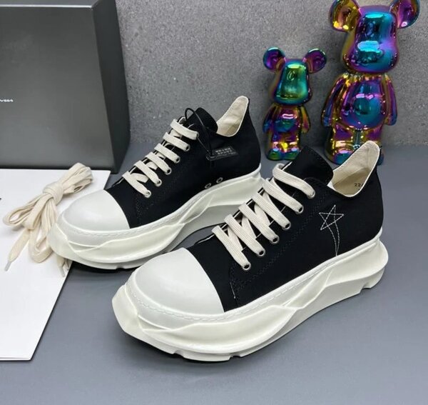 Sneakers en toile noir et blanc