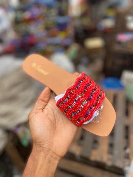 Sandales perlées colorées