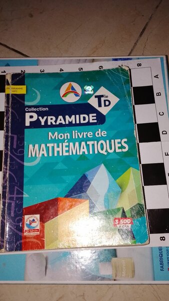 Livre de Mathématiques Pyramide